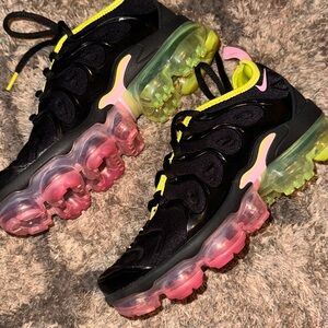 Vapor Max Plus. Pink and Green
